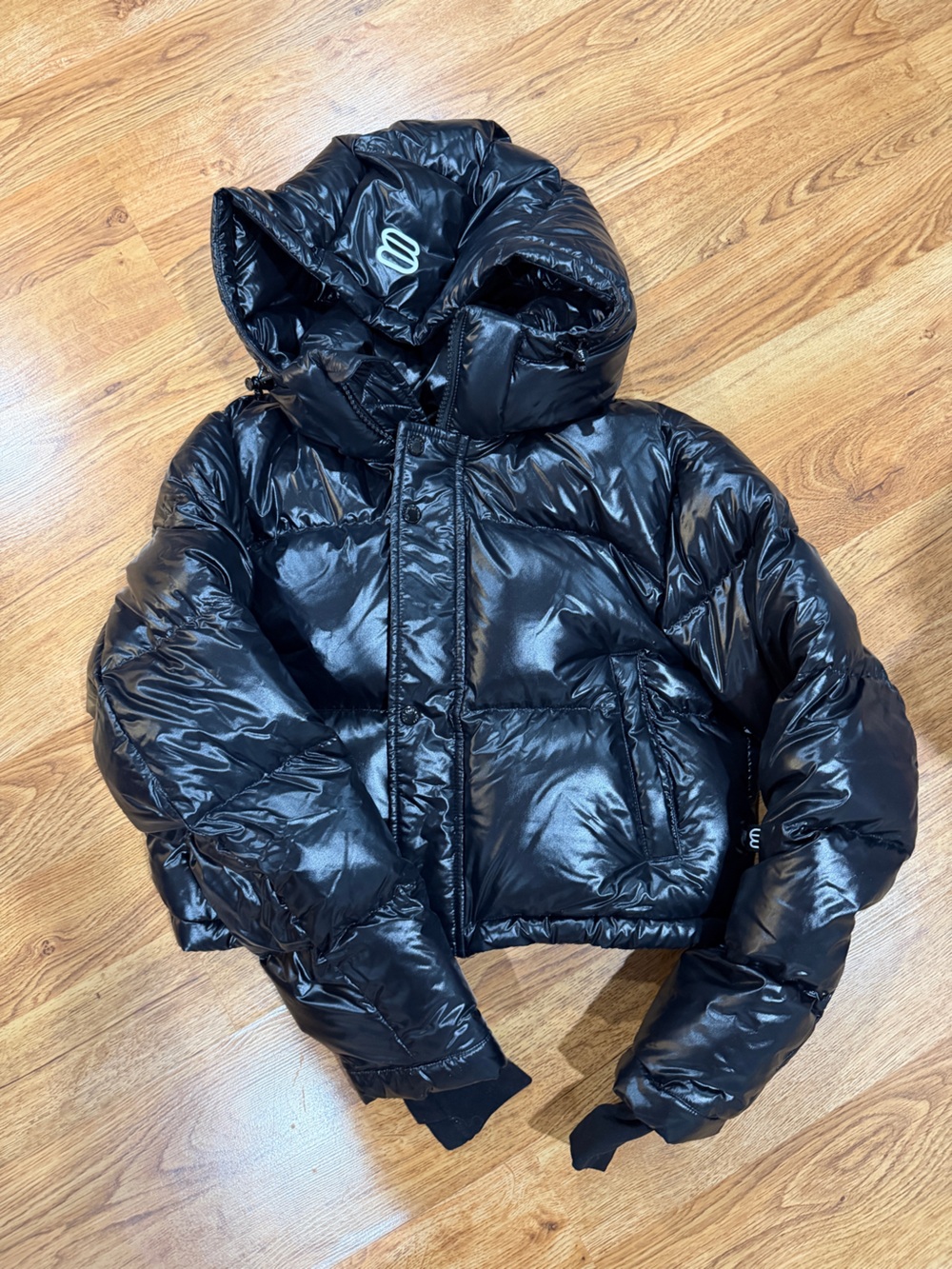 Aritzia Women's Super Puff Black Puffer Jacket - detachable Hood